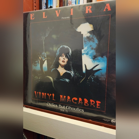 Elvira Vinyl Macabre Horror Album - Picture 1 of 1
